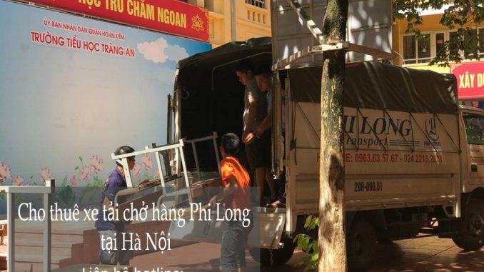 Xe tải chở hàng thuê tại phố Hàng Hòm