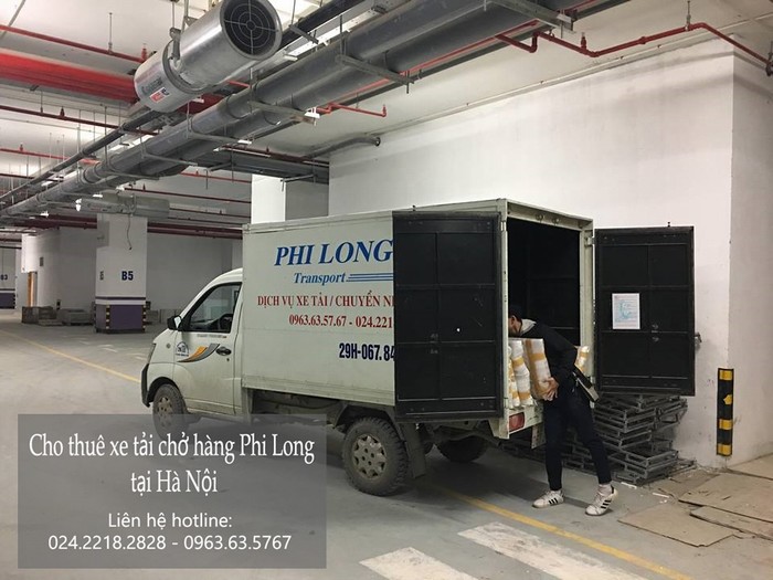 Xe tải chở hàng thuê tại phố Dương Hà