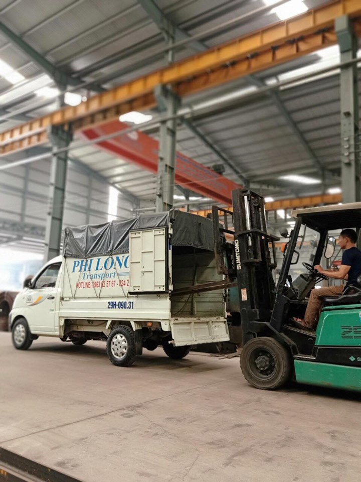 Xe tải chở hàng thuê tại phố Văn Giang