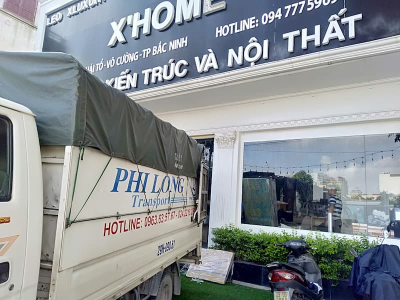 Xe tải chở hàng thuê Phi Long tại xã Nam Triều