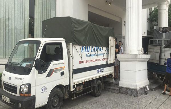 xe tải chở hàng tại chung cư Han Jardin